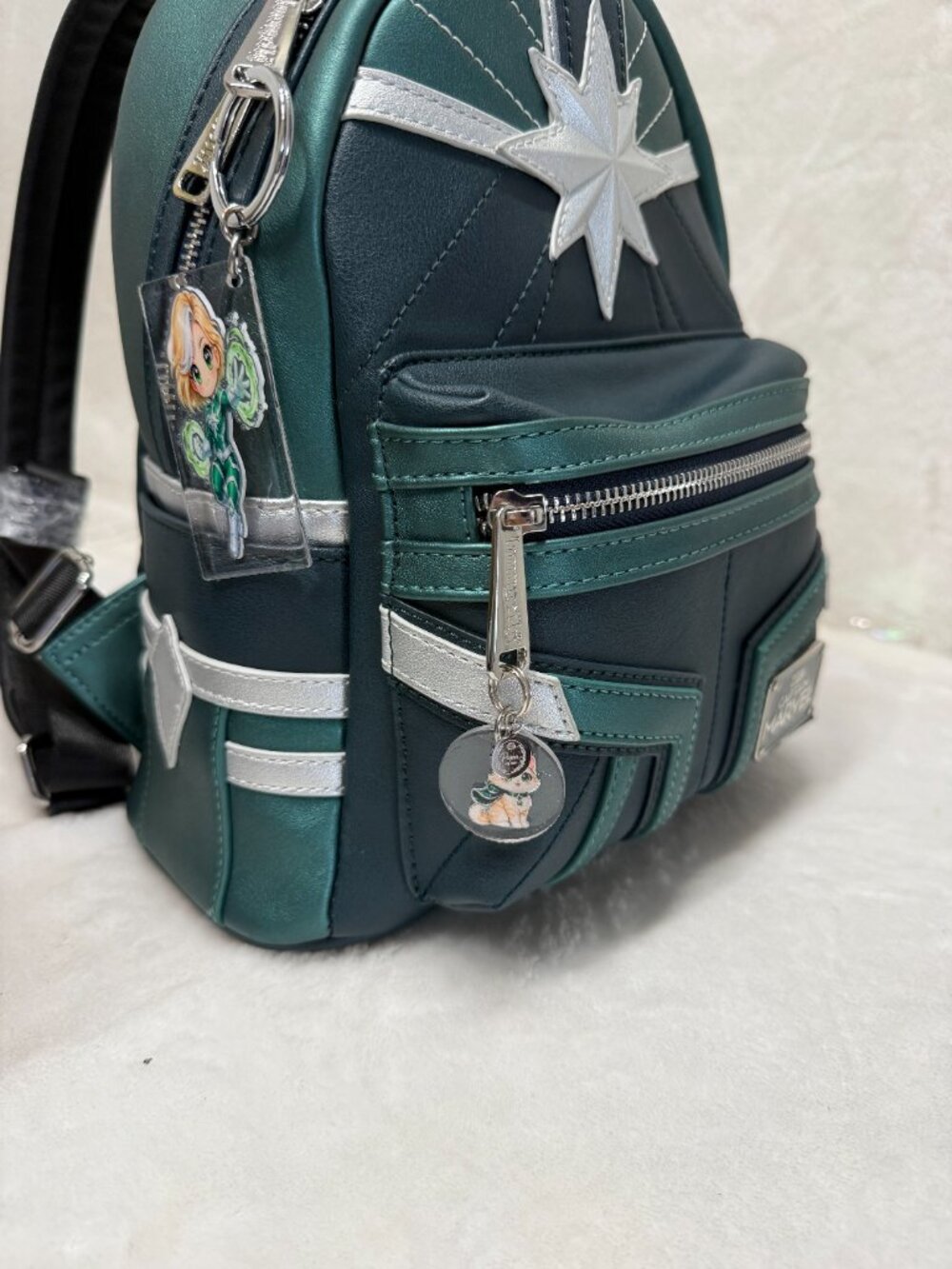 Rare Loungefly Captain Marvel Green Backpack & Wallet Set+ 2 Handmade Bag Charms - Picture 5 of 11